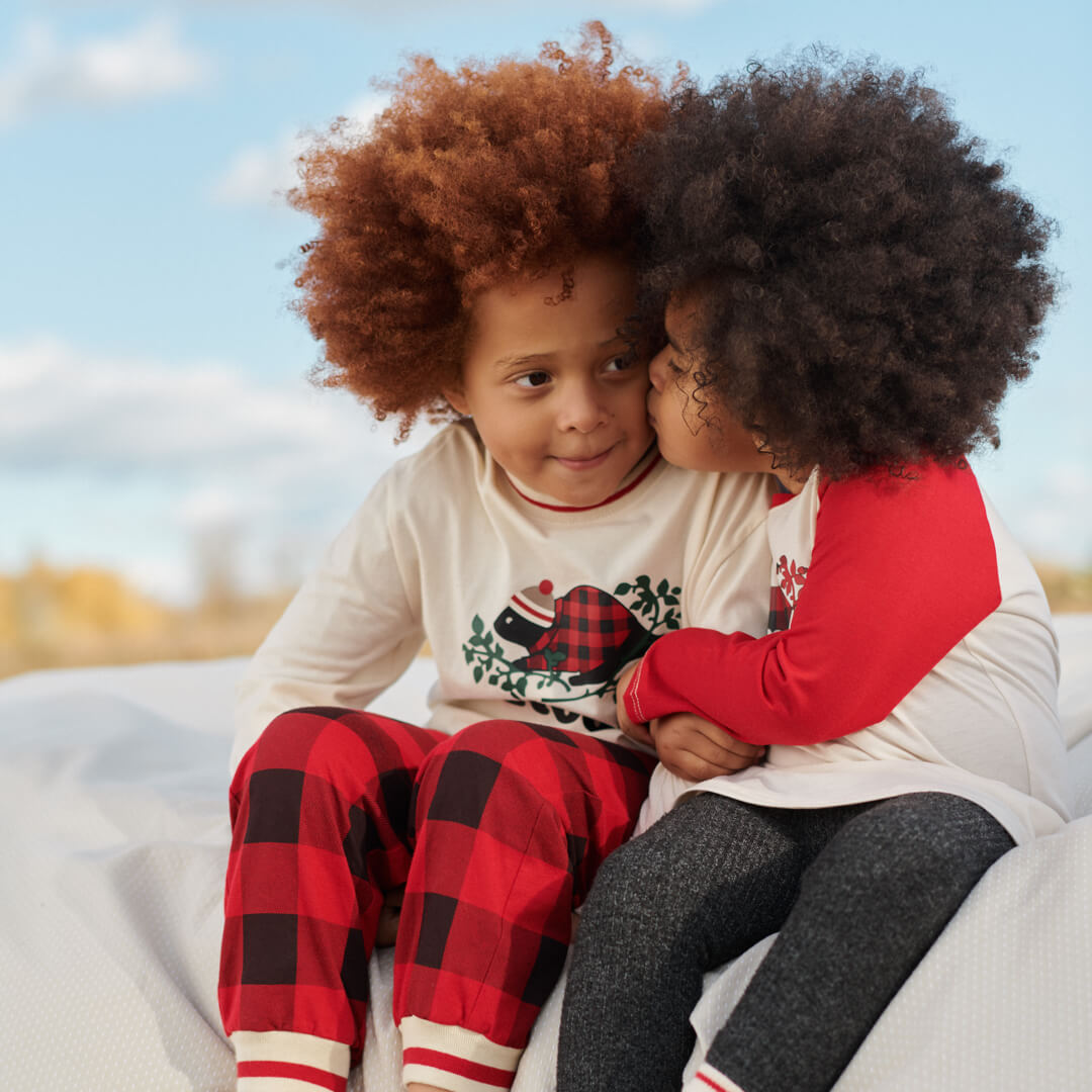 afterpaycanada's tweet photo. Whether you’re sipping cocoa by the fire, wrapping gifts for everyone on your list, or binge-watching shows on Netflix, @roots has all the cozy wintry styles made for the months ahead. The best part? Now you can #Afterpayit all! Shop now: https://t.co/5m96VQomAY https://t.co/Q128c05K3n