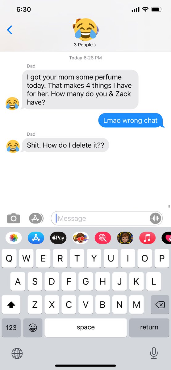 malloryyy_xo's tweet photo. Not my dad texting the whole family group chat and telling my mom what he got her for Christmas??? 😂😂 https://t.co/vAuiVLTKhz