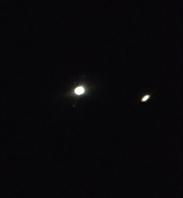MagaFlagMan's tweet photo. Jupiter and Saturn via crappy phone camera.
#jupitersaturnconjunction https://t.co/XNEj36Lh8l