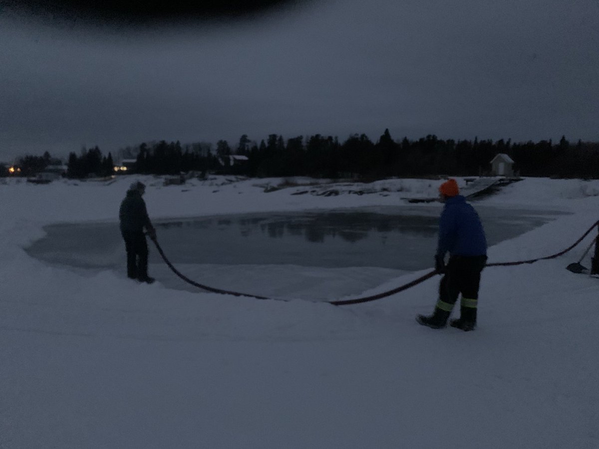145rabbitlake's tweet photo. The rink is taking shape #gettingreadyforlockdown #luckytolivewherewedo #familytime https://t.co/3o8aPO3fhk