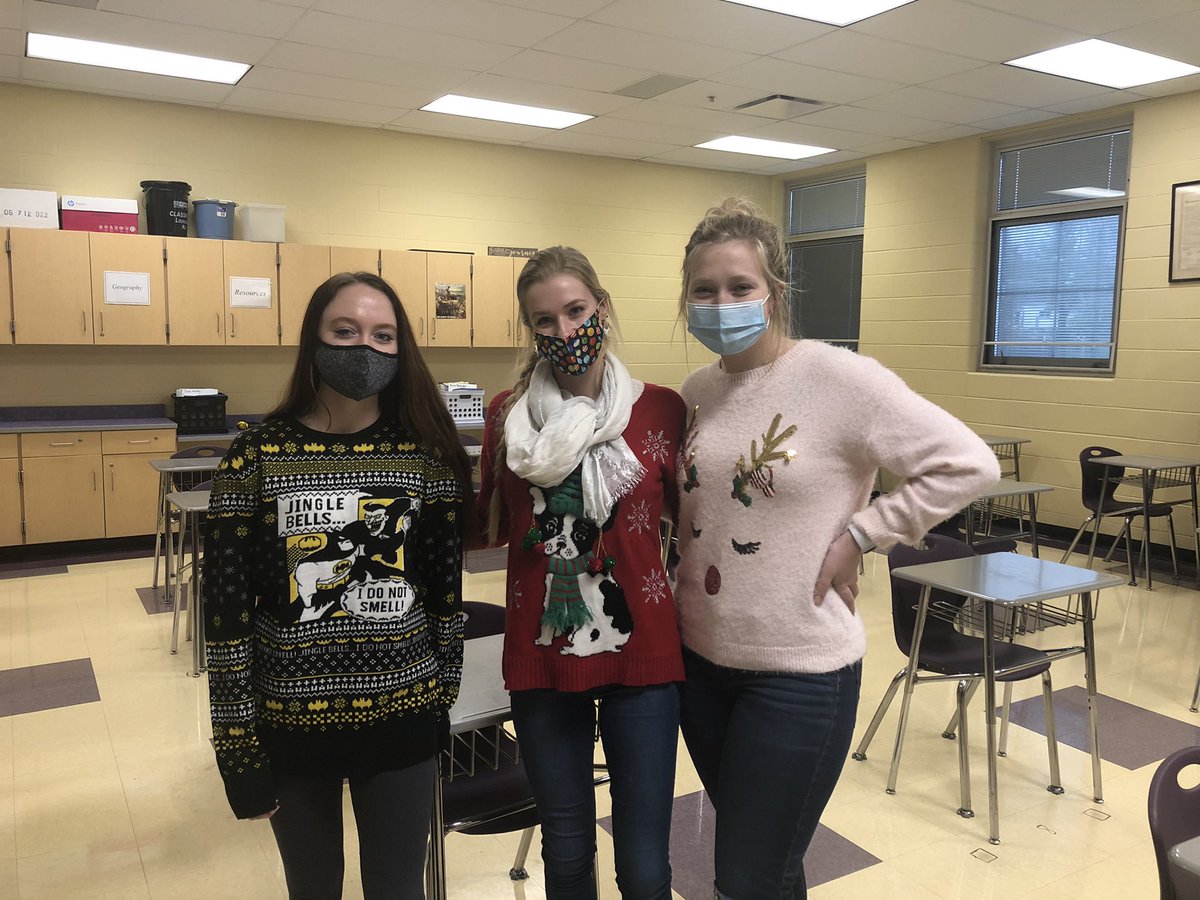 Some awesome holiday sweaters at the Burg today! <a href="/McBurg_HS/">〽️echanicsburg HS</a> <a href="/DanielleMProhas/">McBurg Supt</a>