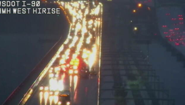 wsdot_traffic's tweet photo. Crews are working on a crash on the WB I-90 floating bridge. Just the right lane is getting through. Backup extends to Mercer Way. https://t.co/G2bHIalFNW