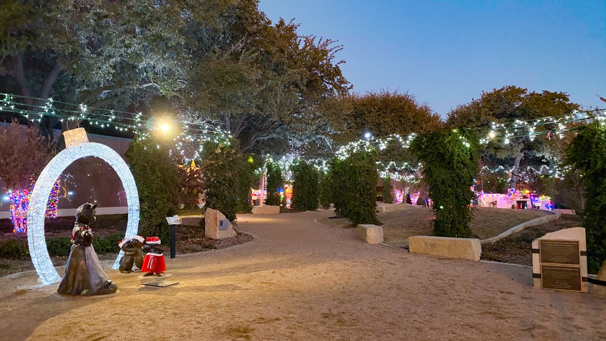 Each Texas town has their own spin on the holidays.  Read about how Abilene, the storybook capital of America, transforms into a charming holiday destination every December.  
tpwmagazine.com/archive/2020/d…

#texaschristmas
#childrensillustrationsinholidaylights