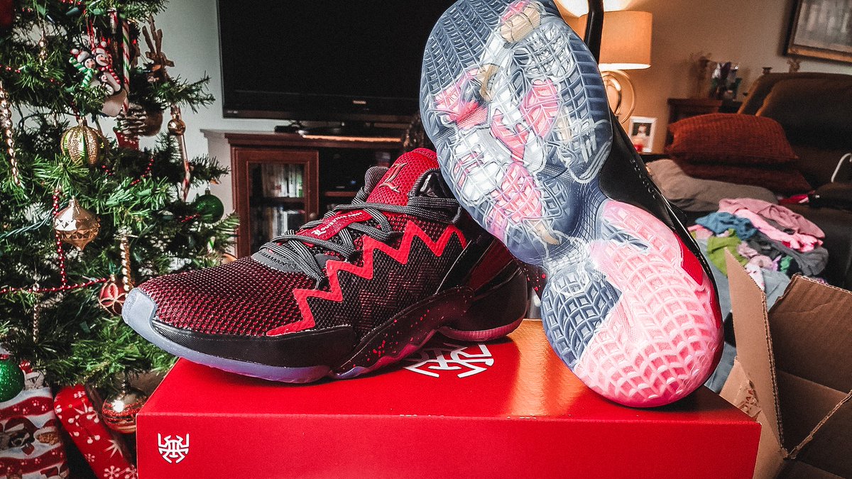GoCards's tweet image. The new #DONIssue2 x Louisville from @spidadmitchell is 🔥!

Did you get a pair?
Let's see 'em!

#GoCards