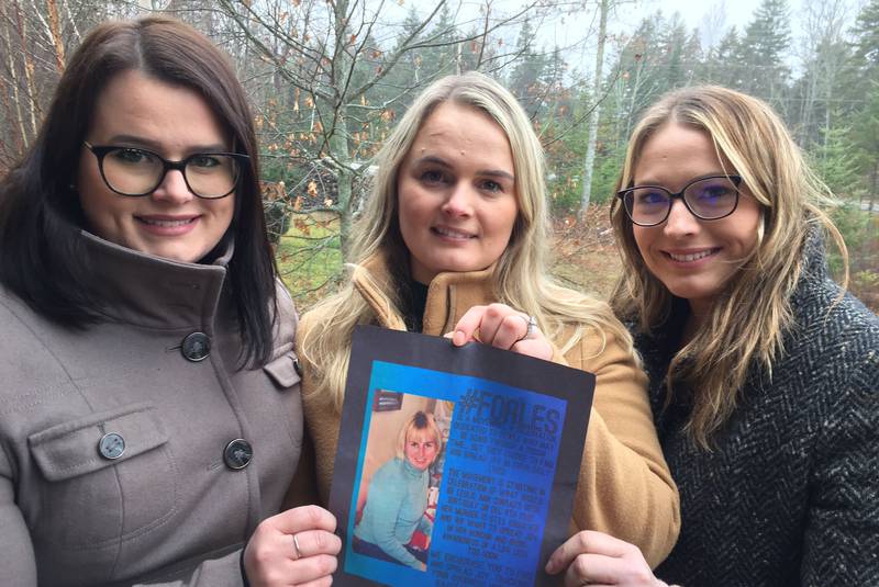 acadia_alumni's tweet photo. Siblings Lacey Conrad (’17), Nadea Melenchuk (’12) and Leah Profitt (’19) have developed a kindness campaign honouring mother Leslie’s 60th birthday.
@AcadiaU is honoured to receive donations #ForLes to help share kindness. (Photo provided by Saltwire.) https://t.co/H9fihq47kp https://t.co/LnZv0otn6B