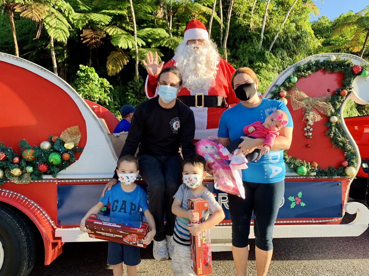 Llevando alegría a los niños de #Adjuntas en esta época navideña. ¡Feliz Navidad! 🎁 🎅🏻