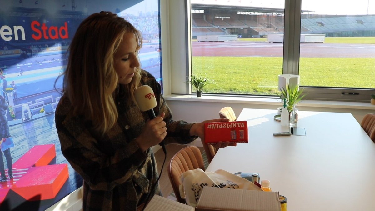 🧑‍🎄| Collega <a href="/AnnetteGerrit/">Annette Gerritsen</a> heeft met behulp van onze geweldige partners een limited edition 𝓣𝓸𝓹𝓼𝓹𝓸𝓻𝓽 𝓐𝓶𝓼𝓽𝓮𝓻𝓭𝓪𝓶 𝓚𝓮𝓻𝓼𝓽𝓹𝓪𝓴𝓴𝓮𝓽 gemaakt voor <a href="/TeamNLtweets/">TeamNL🇳🇱</a>-sporters in Amsterdam!

Jij kan hem winnen, check de video! 👇
youtu.be/R8nw91ySZlg

#WIJZIJNTA