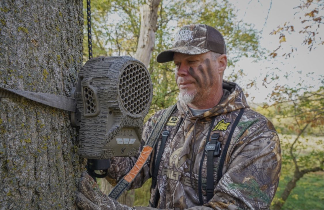 Finish out the season concealed with the @WGInnovations ZeroTrace! #MajorLeagueBowhunter #NeverStopLearning #Wildgame #ZeroTrace #Realtree #HunterSafetySystem #SmokeyMountainSnuff