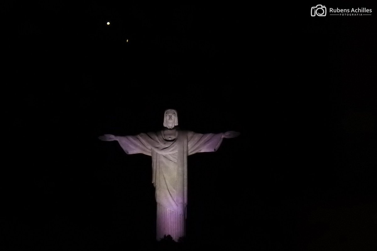 metsul's tweet photo. ESPAÇO | Conjunção de Júpiter e Saturno vista do Rio de Janeiro. A fotografia é de @rubens_achilles do @TechTudo. https://t.co/EmIznz3CwJ