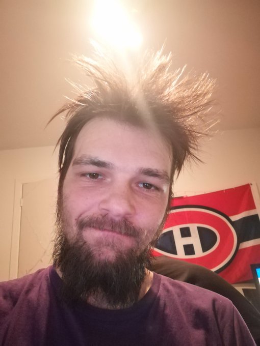 Last day with the hair and beard. Say bye bye! https://t.co/aQDMde6qMH