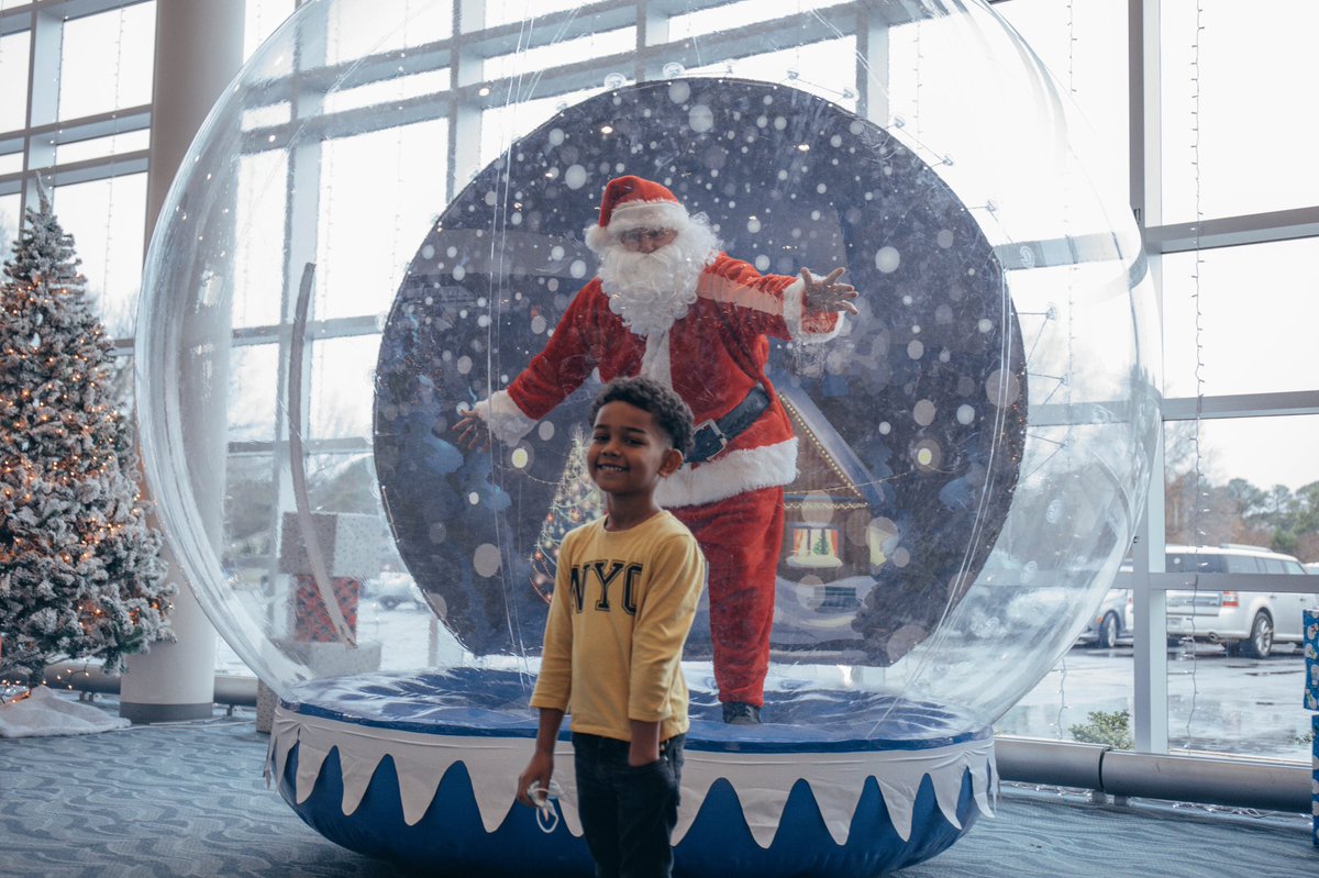 wavegreatneck's tweet photo. How good was Sunday! Christmas sweaters, Santa, and an incredible word from Ps. @stevekelly02 on not letting people, life, or time steal your dream! You can watch/share on https://t.co/ZGqzxhllyF, our app, or our YouTube channel! #wavechurch https://t.co/eC3X6EZHH3
