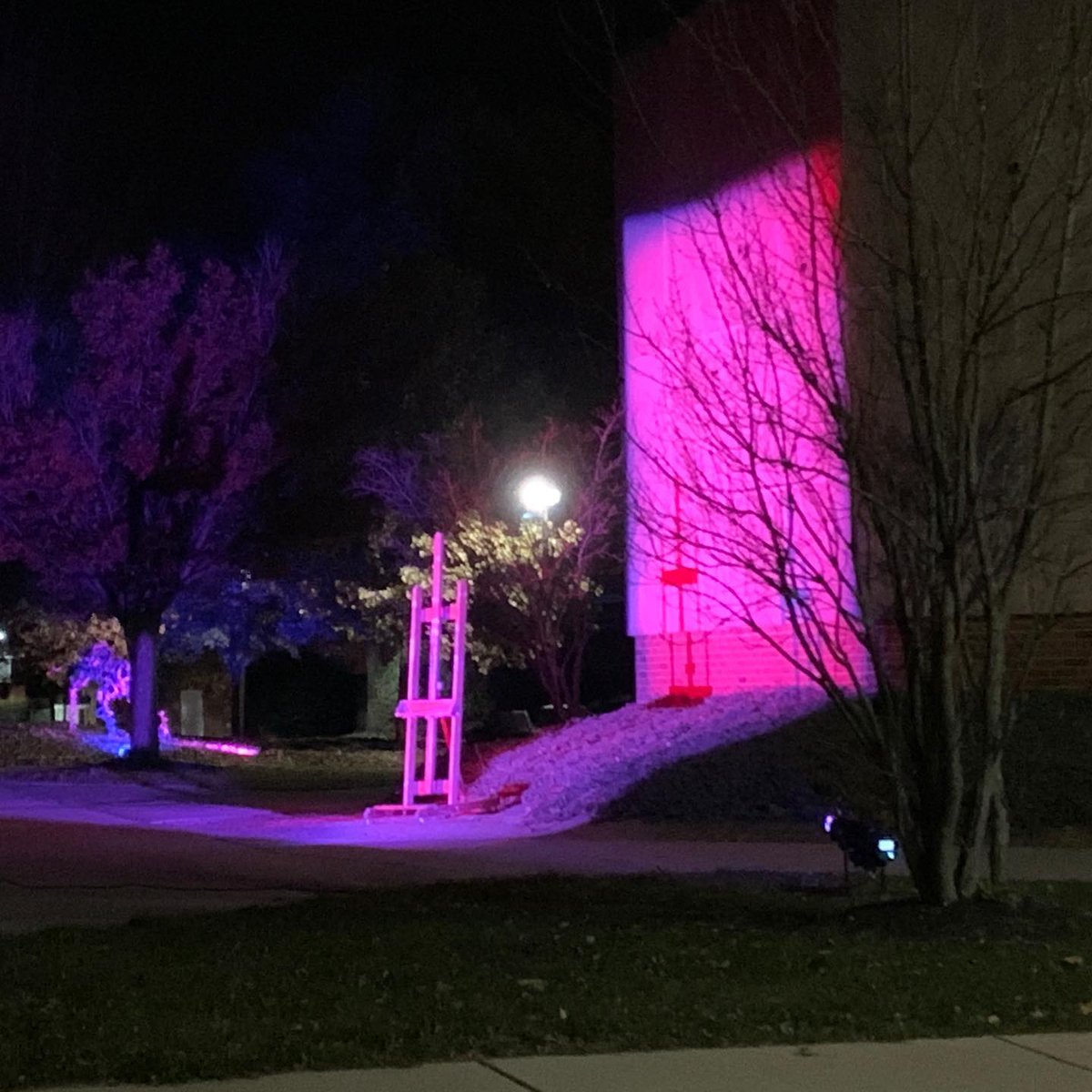 ONUArtandDesign's tweet photo. PHOTOS: And that’s a wrap! Now that classes are over, take a look back at some of the moments from fall semester at #OhioNorthern Art & Design. A big #congrats to our fall graduate, Andrew Wiggins (BFA/graphic design)! #semesterinreview #fallsemester2020
https://t.co/RHrK1R5IG1 https://t.co/OddVipdxbl