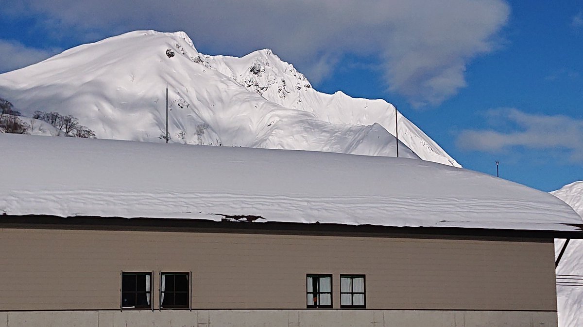 谷川岳天神平 谷川岳天神平スキー場情報 やっと晴れました 積雪260cmのパウダースノー で営業中です 谷川岳がとても綺麗に見えてます 詳しくは弊社hpで 天神平スキー場 谷川岳 榛名山 谷川岳ロープウェイ 水上温泉 伊香保