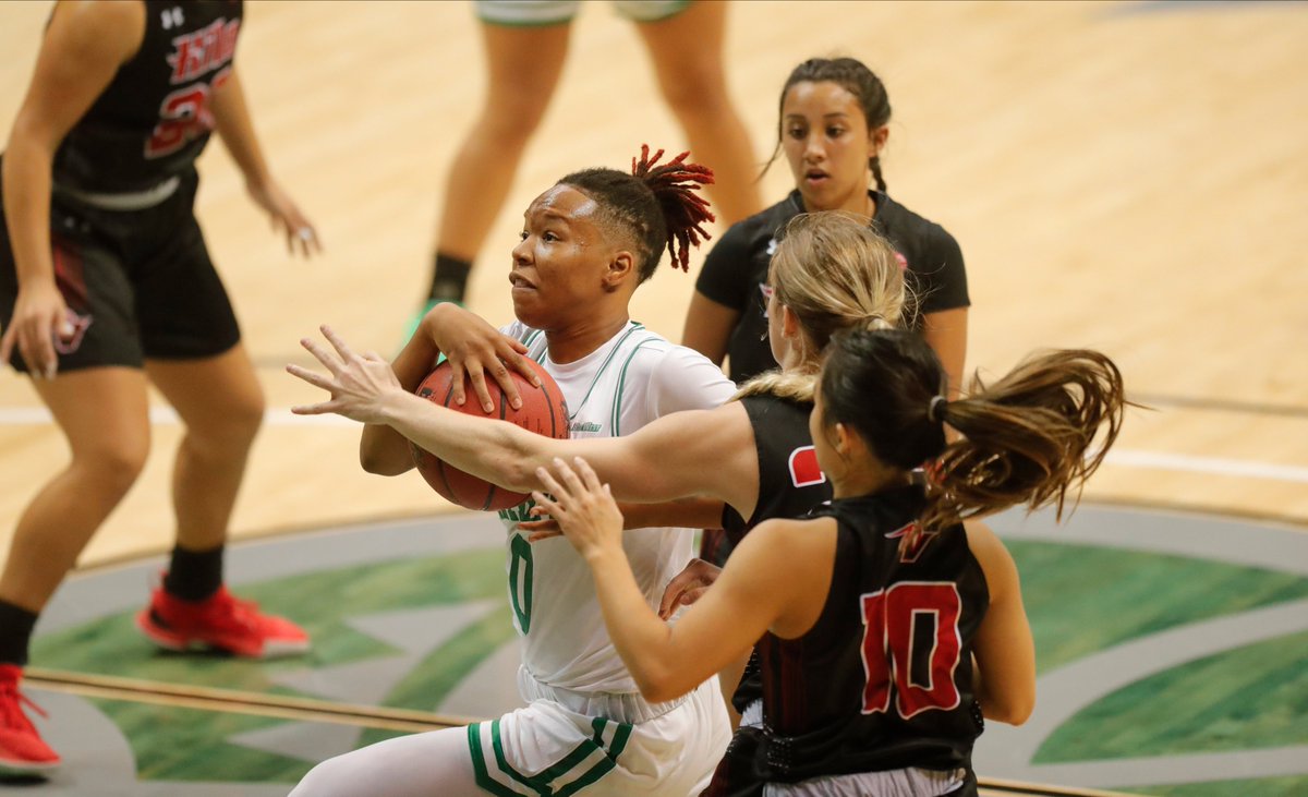 Hawaii got a big thumbs-up from freshman Daejah Phillips, who was consistently persistent. The 5-foot-10 wing from Centennial High School (Las Vegas) scored 22 points, including 18 in the pivotal second half as UH went on a 20-0 run. 

READ MORE: hawaiiwarriorworld.com/rainbow-wahine…