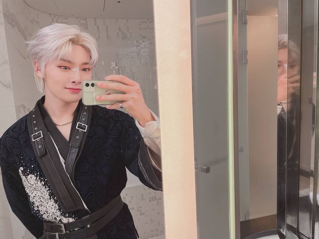 justshxi's tweet photo. ❬ ⸙: ✰❛ Shαı's updαte ; ❀❜ ❭
¡La garganta me duele de tanto gritarle a Edge y a su grupo! Me encanta ver a uno de mis amigos más cercanos hacer lo que más disfruta y ama.
¡Les deseo mucho éxito en este comeback!
#7SECRETSCB #SWEET_LULLABY #PRESENT_YOU https://t.co/wFwWWNLOmt