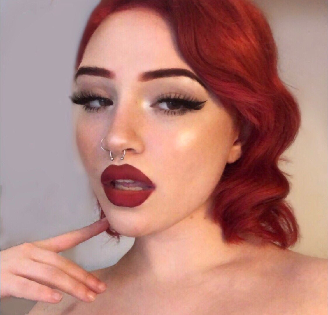 EmilyBardwell5's tweet photo. A sudden twitter come back to announce the exciting news that my hair is now ✨red✨ https://t.co/BohOp2z2fK