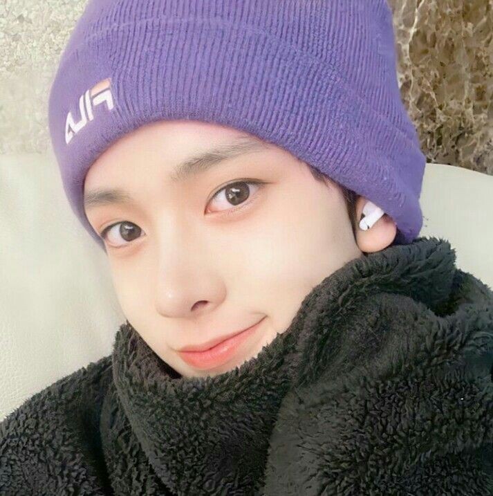 heeseung being cute:a thread