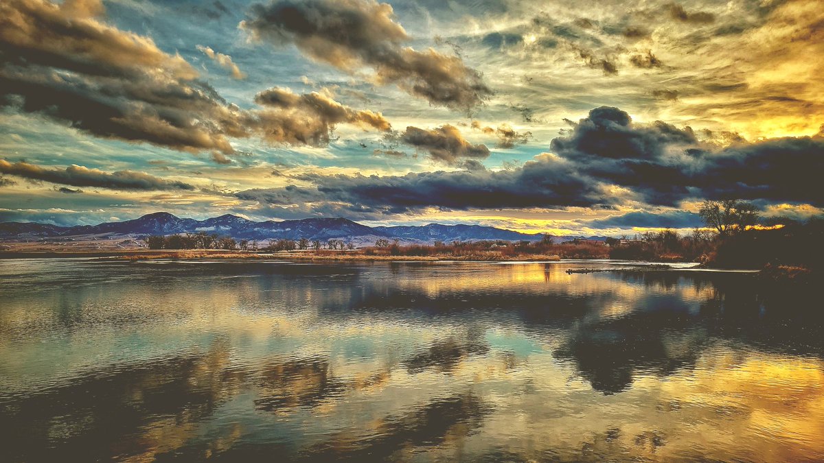 If I wasn't there to see it (and creat this evidence) I wouldn't have believed it myself. #montana #montanamoment #missouririver