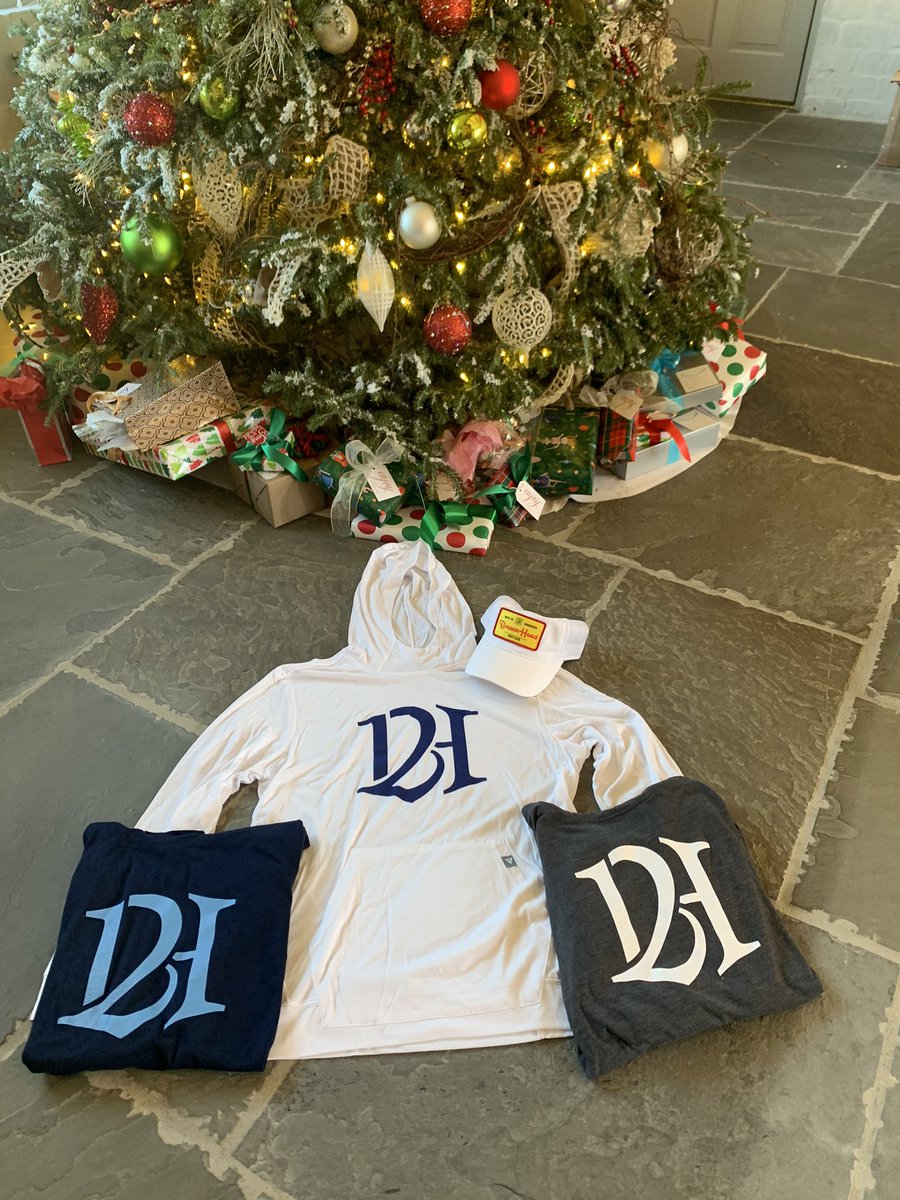 brazenhead12's tweet image. Next to Ole Saint Nick, nobody likes to give away more sweet swag than Brazen Head.  We’ll be drawing on Christmas Day with a head full of milk punch!!!

The Winner will get a hot out the oven Brazen Head Hoodie and a super slick Alt Logo Trucker Hat.  

Just: 
RT
Like
Follow