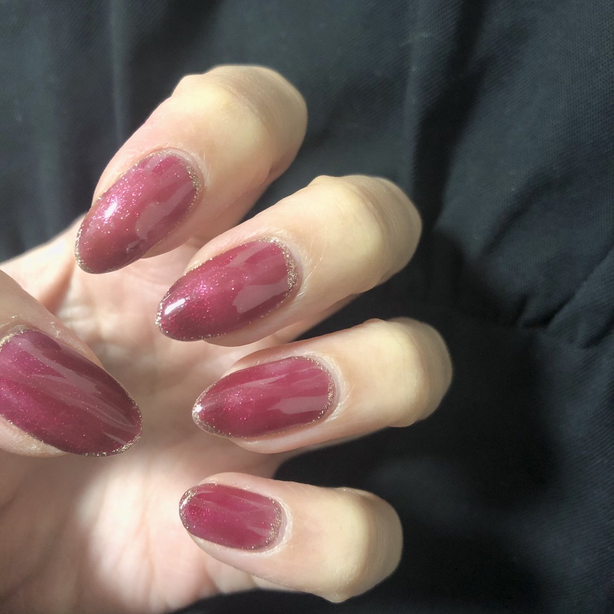 Homei Tsuyatsuya Ne84 Meteor Shower からの Ne134 Dark Red Ne15 Platinum Blonde で囲み スペシャルトップジェル それぞれ一度塗り 今日はアトリエ出勤です 京橋アトリエ ゆりり Homeiウィークリージェル セルフジェルネイル