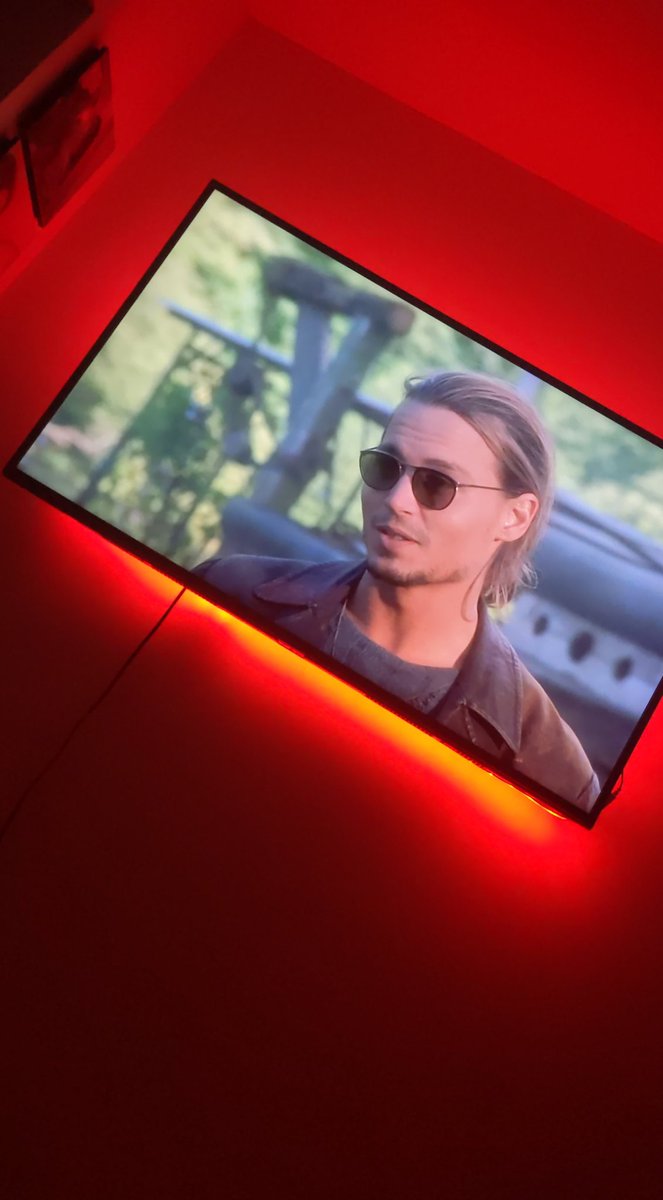 Day 39 : Chocolat Character: RouxOmg I loved this!  Proper feel good film! (Apart from 1 or 2 scenes that made me cry lol)LOVE Roux! What a sweetheart Only negative.. it made me really hungry lol  I'm off to get some chocolate x #JohnnyDeppMarathon  #Deppcember