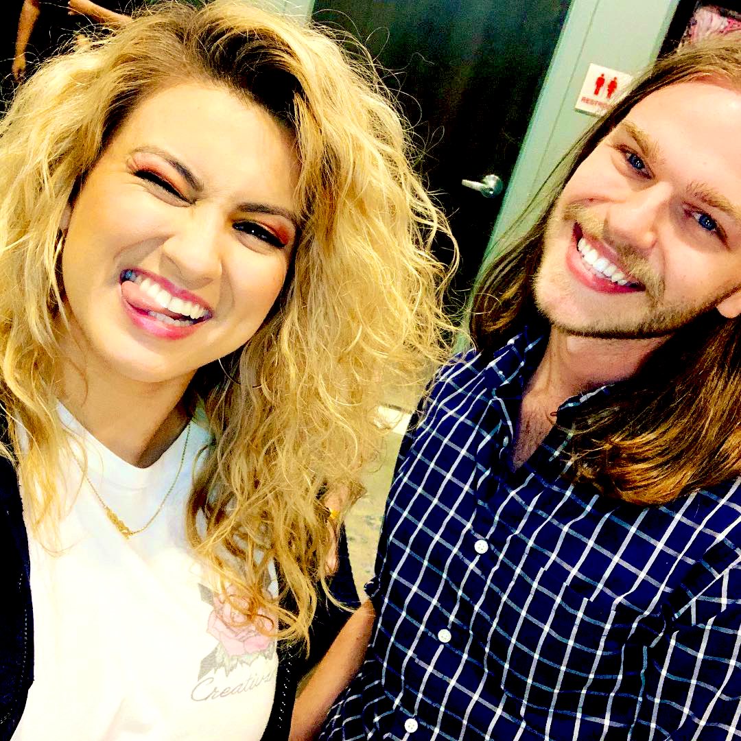big_daddy_addie's tweet photo. @torikelly missing tea with tori and my long hair ๐
๐ผ๐ But excited to see ya tonight! โค๏ธ๐ #atkchristmas @torikelly https://t.co/RaNSQD8AyZ