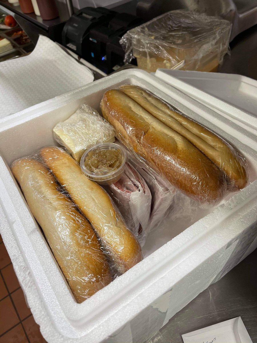 SNEAKER HELPERS tweet media