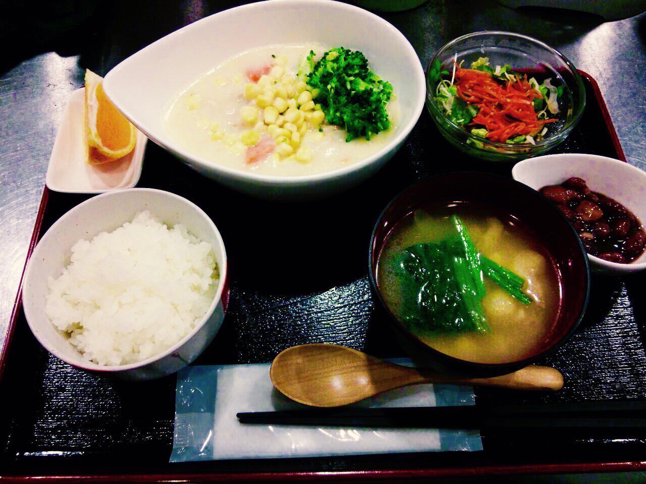 優食キッチン おはようございます 今日の日替りメニューは 国産若鶏モモ肉のクリームシチュー定食 と 栃木県産豚バラ肉使用ネギ豚塩麹炒め定食です よろしくお願いいたします T Co 3pmiq6ldkk Twitter