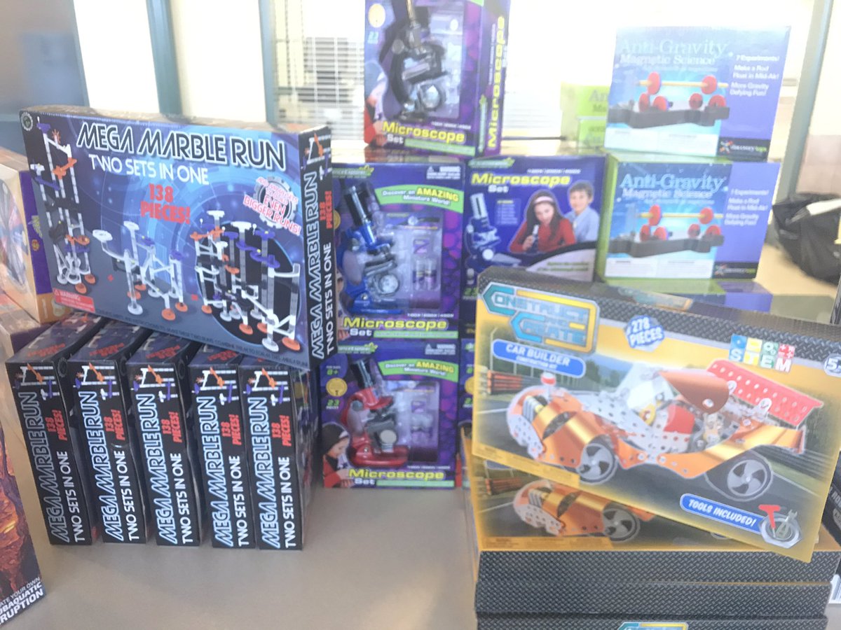 Ellen_Gerace's tweet image. Big shout out to @PCSD_Parents,  @VargasDir, @DRMMD2015, @DrJFerris and @Eaglesgirl9 for sorting and packing hundreds of items and toys to get ready for the @UnitedWayWP Door Dash deliveries this evening. Thank you for all that you do! ❤️#Peekskillstrong #Peekskillpride