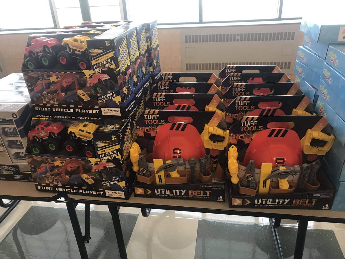 Ellen_Gerace's tweet image. Big shout out to @PCSD_Parents,  @VargasDir, @DRMMD2015, @DrJFerris and @Eaglesgirl9 for sorting and packing hundreds of items and toys to get ready for the @UnitedWayWP Door Dash deliveries this evening. Thank you for all that you do! ❤️#Peekskillstrong #Peekskillpride