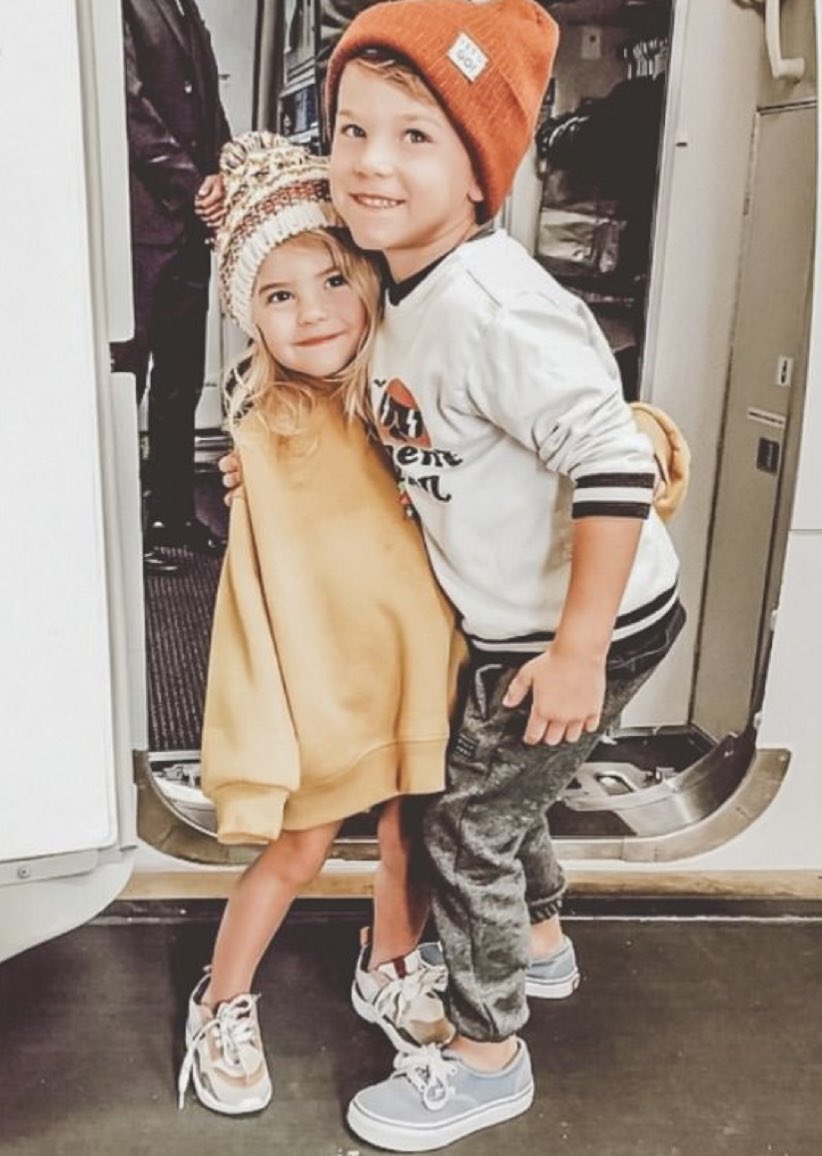R0ss_da_boss's tweet photo. I WILL be dressing my future child boujee af and if you buy them some stupid neon leggings w monkeys all over them I will be putting them in the trash. #badassbaby https://t.co/NVUICgteHu