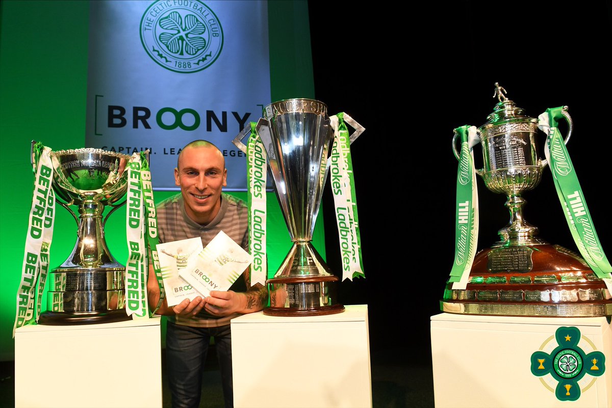 CelticFC's tweet image. 🏆🏆🏆 Treble Tuesday! 🍀

2️⃣2️⃣ domestic trophies in the Hoops for our 𝐂𝐚𝐩𝐭𝐚𝐢𝐧, 𝐋𝐞𝐚𝐝𝐞𝐫, 𝐋𝐞𝐠𝐞𝐧𝐝 - @ScottBrown8 🤯👏

#QuadrupleTreble 🟢⚪️