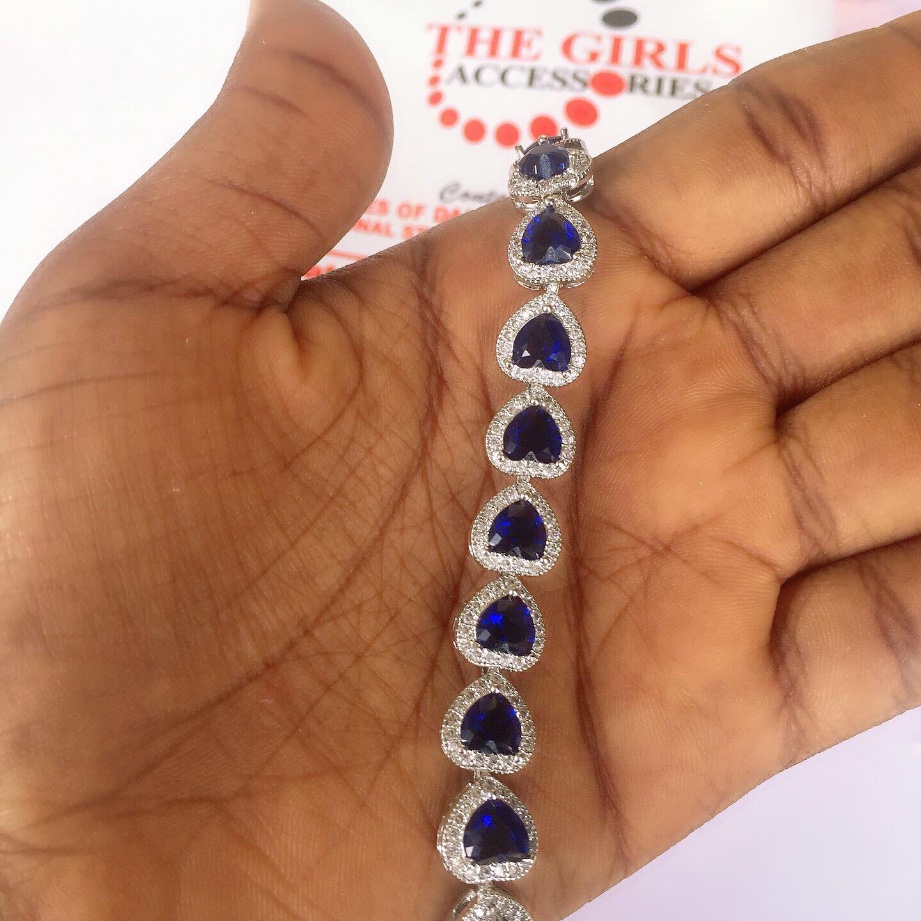 GirlsAccessory's tweet photo. @lovefalson5_fsh I help you achieve that #richauntyvibes with jewelry and accessories and also weave and design asooke for casual and ceremonial wears https://t.co/acfIi15KNI
