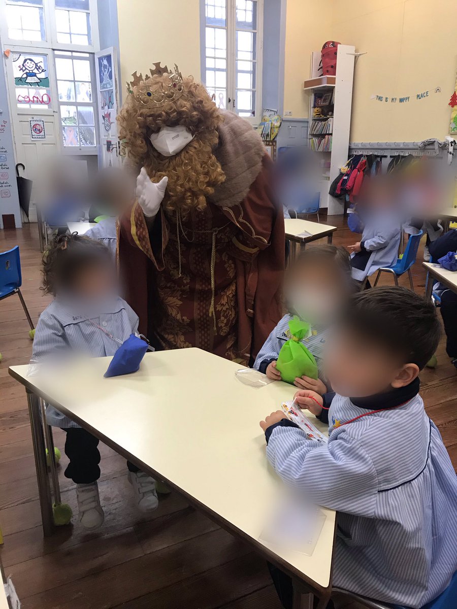 profeSarap's tweet photo. Esta noche SS Majestades los Reyes Magos de Oriente repartirán por todas las casas magia e ilusión. Nosotros, como somos tan buenos, tuvimos la suerte de verles y compartir con ellos un ratito hace ya unas semanas. @LaSalleInma #3años #EducaciónInfantil https://t.co/qAr5smPIZ6