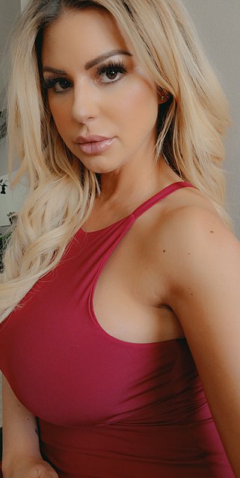 I'm feeling feisty today, maybe you can tame me. https://t.co/fzAnoEiMW9 https://t.co/Mg4AX44VTB