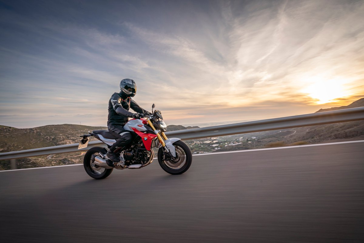 Unshackle yourself from the stresses of daily life with a spirited blast on the F 900 R. 🏍️🔥
#MakeLifeARide #NeverStopChallenging #F900R https://t.co/dJ4c9iOg1y