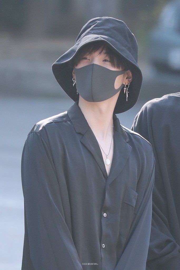 jeonspallete's tweet photo. yoongi airport fashion – a thread; https://t.co/E6xgwizOB1
