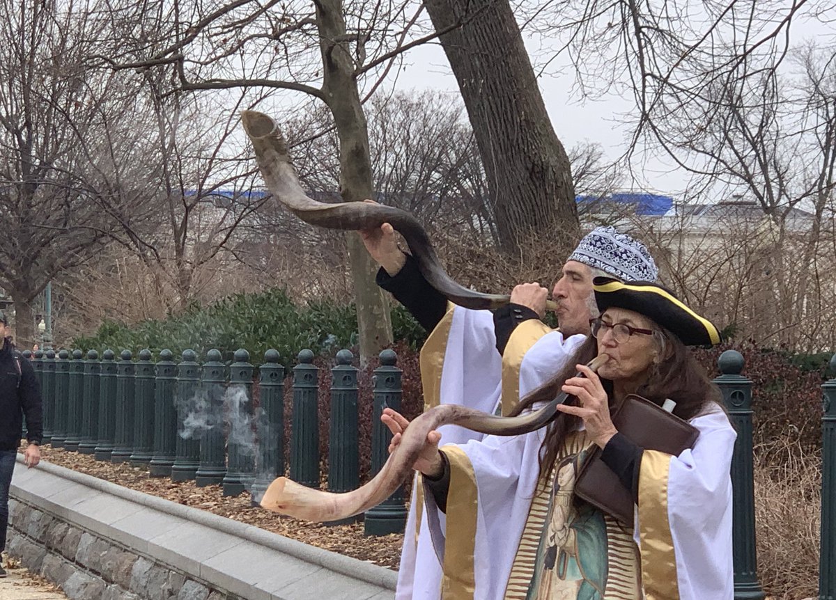 I wandered down to the Supreme Court, where folks participating in the “Jericho March” are scheduled to pray for SCOTUS/Congress to oppose the 2020 election results.Also here: folks wearing albs and blowing…smoke out of shofars.The, uh, nature of the smoke is…unclear.