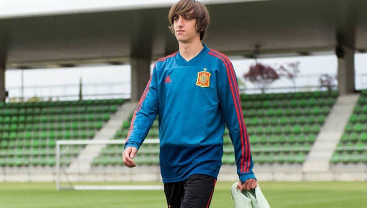 Bryan GilThis is the season the Eibar player will launch himself onto the scene, and whilst his output is poor, he is a team player - his chance creation share % and dribbling are both impressive. Deployed in an attacking midfield role, he will definitely be one to look for.