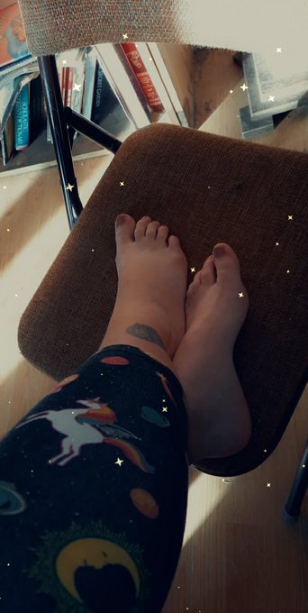1 pic. Tried to do my own nails lol I need help @bunnynetwork @NevadaEscorts #feet #toes #foot #feetporn