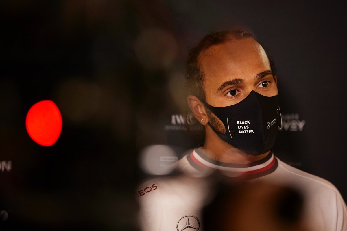 Alexsecure1's tweet image. 🚨 C’est parti les amis ! 

Le sujet de ce soir : Pourquoi Lewis Hamilton n'a-t-il toujours pas prolongé son contrat avec Mercedes ? 🤔🇬🇧

Une histoire bien plus complexe qu’on pourrait ne le penser... 😬

Allez, on parle #F1 ici les copains : Twitch.tv/alexandre_khal… 📺
