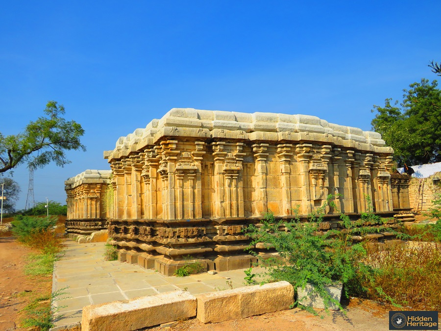 Twenty! That's the no. of ancient temples Sirwal, in  #Yadgir, still has. The finest lie across a stream, hidden away by vegetation but some still in worship. A mix of Rashtrakuta and Chalukyan. A grp of pilgrims back from Sabarimala walked me through the place.  #Karnatakatrail