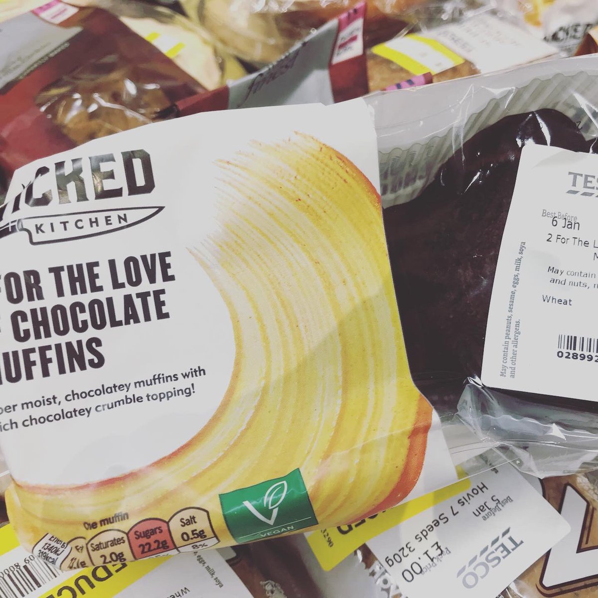 Thought I’d died and gone to heaven when I spotted a whole rack of #vegan cakes and cookies in <a href="/Tesco/">Tesco</a> bakery today!!! The cinnamon scrolls are out of this world delish 😋🌱💚 #veganuary #plantbased #kindfoods #vgang