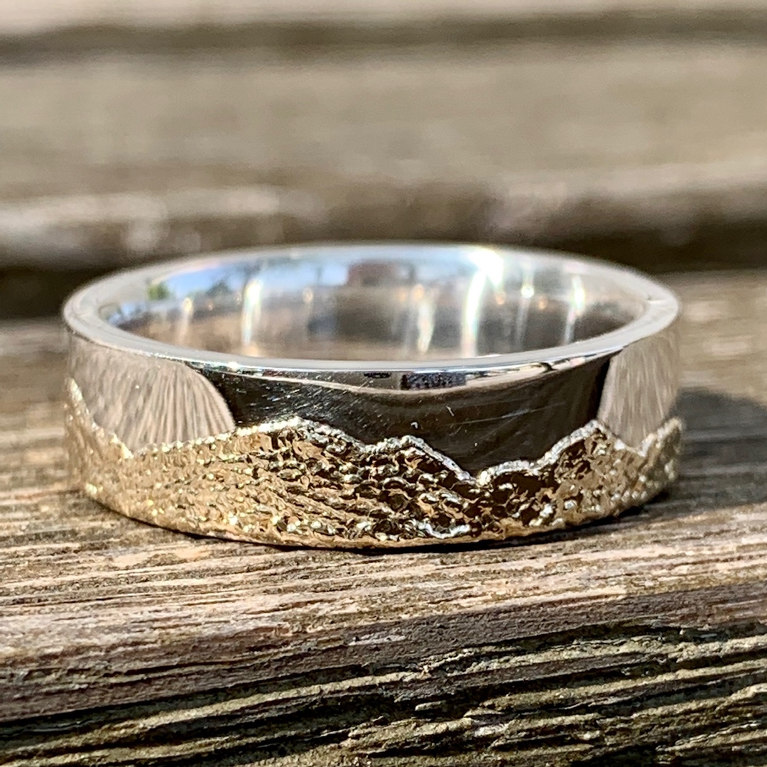 NewGild's tweet photo. Rocky mountain high!  This custom ring is for the groom, celebrating the mountain range where he and his fiancé met and echoing a small pattern on her engagement ring.  Capturing landscapes is a very intimate way to make rings personal.
​#weddingband #teamsparkle #newgild https://t.co/oHfuiz0zLV