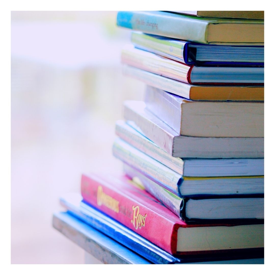 BlueInkPress's tweet image. A new year is a great time for new goals and we want to hear your reading goals. All of them! 

Are you looking to try some new genres or authors? Wanting to reread some old favorites? Are you trying to tackle that mile-high TBR pile?