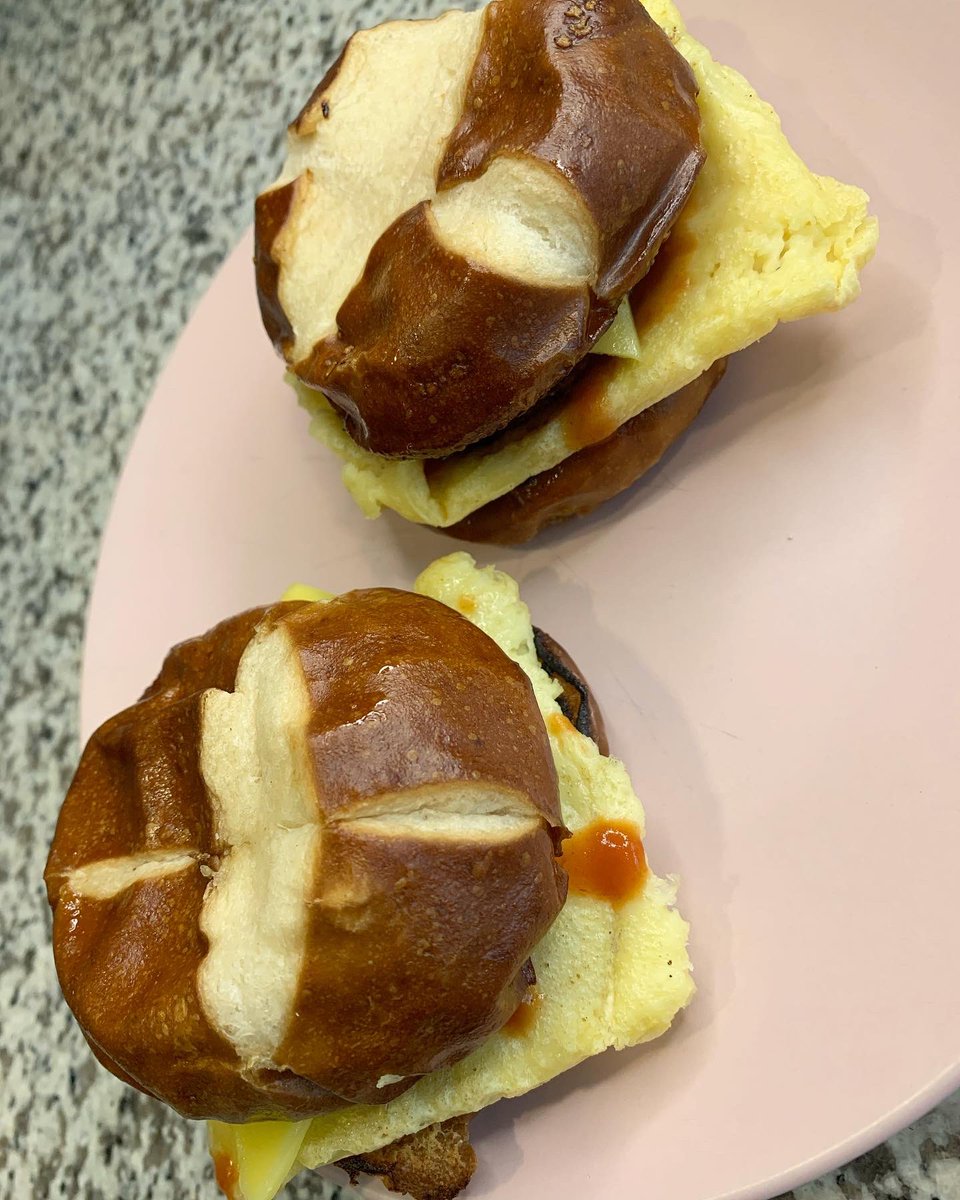 pprettyplate's tweet photo. 100% vegan “sausage, egg &amp; cheese” breakfast sandwiches!

@BeyondMeat breakfast sausage,
@eatjust just egg,
&amp; @FieldRoast Chao creamy original cheese on vegan mini pretzel buns

#vegan #breakfast https://t.co/o52pC4nvn3