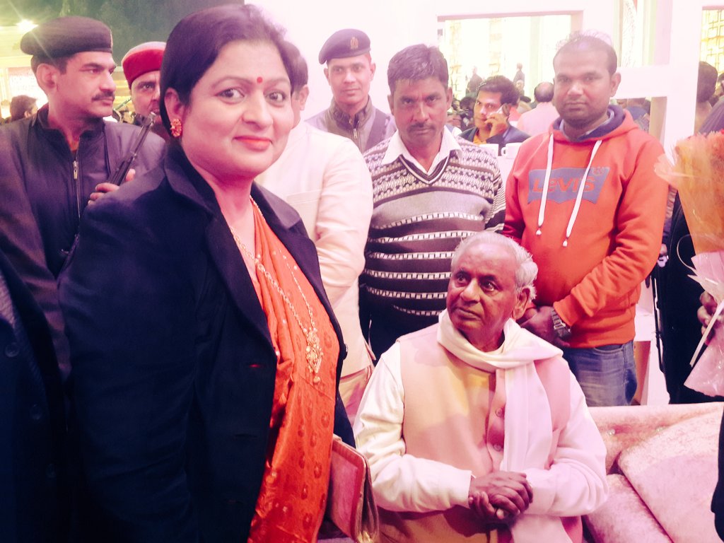 #जय_श्री_राम 🚩
राजस्थान के पूर्व राज्यपाल एवं
उत्तर प्रदेश के पूर्व मुख्यमंत्री, 
"हिन्दू हृदय सम्राट" 
आदरणीय श्री #कल्याण_सिंह जी को #जन्मदिन की हार्दिक बधाई एवं शुभकामनाएँ।🎂💐

मैं ईश्वर से आपके उत्तम स्वास्थ्य एवं
दीर्घायु होने की मंगलकामनायें करती हूँ।🙏
#KalyanSingh