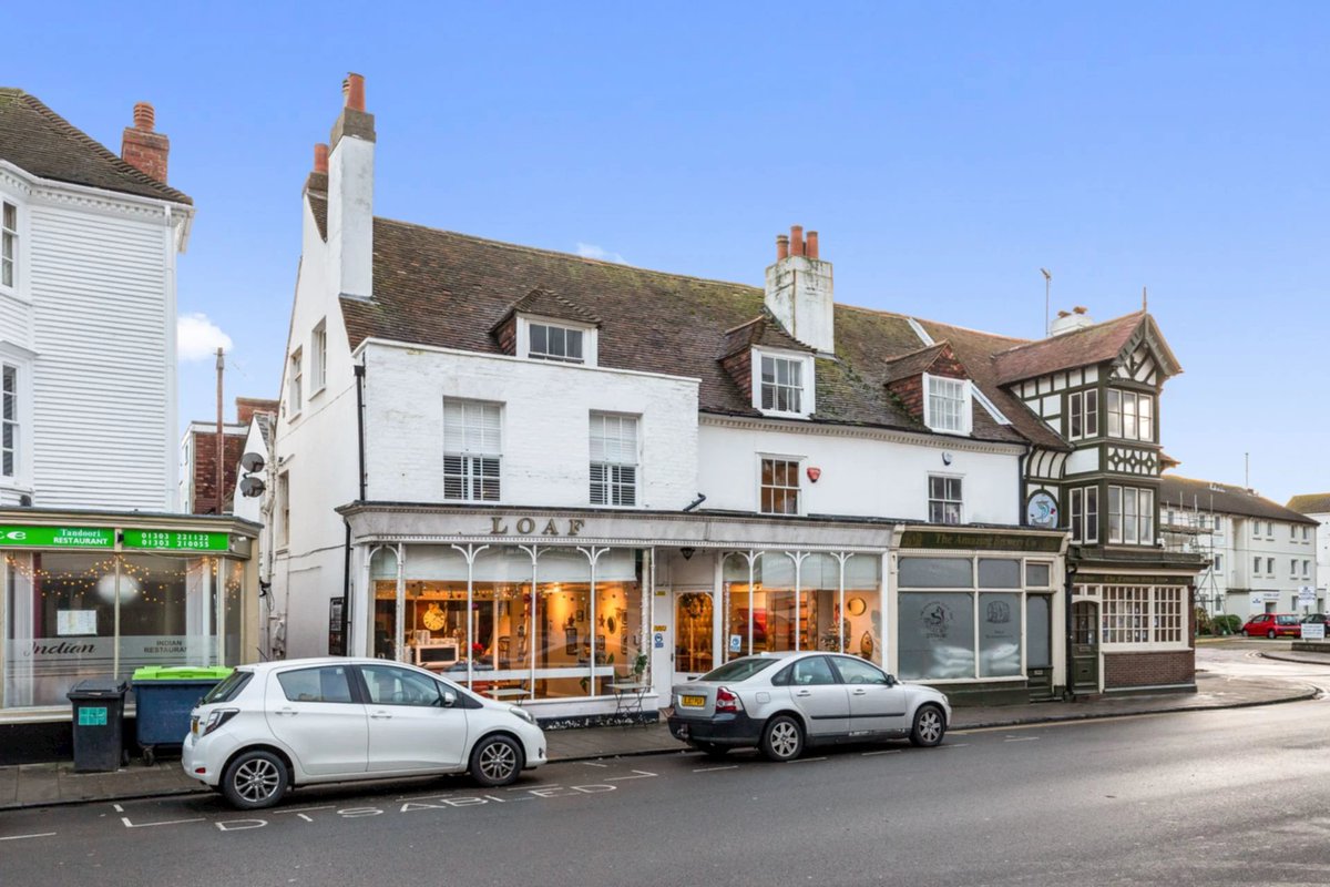 For Sale - 2 Bedroom Flat  in Sandgate High Street, Sandgate, #Folkestone, CT20. This excellent apartment is positioned on the first floor of an eighteenth century Grade II listed building, a few moments from the seafront &amp; promenade. EPC: C (70) zcu.io/5Cqj #property