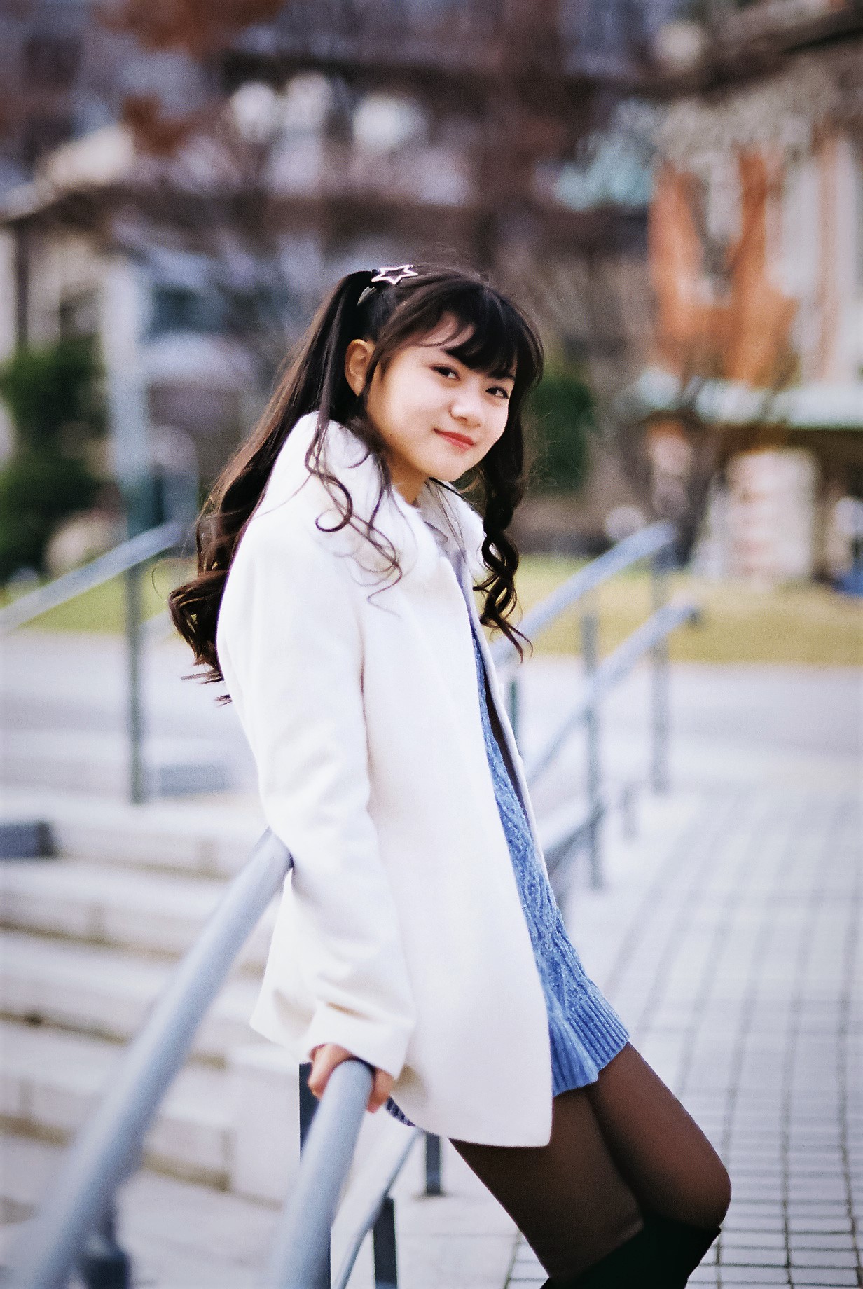 ジュニアアイドル js5 撮影会 😃#りんちゃん #モデル撮影会@#中之島 #中央公会堂前 2020.12.27 🍂#冬 の ☀️#陽差し #低く #柔らか #穏やかな時間…😍 📷#Nikon #F5 #Nikkor #AF #85mm F1.8D 🎞️#Kodak #GOLD200 ✨#Rin #りん #JS6 #ジュニアモデル #GLUES撮影会 #大阪モデル ...