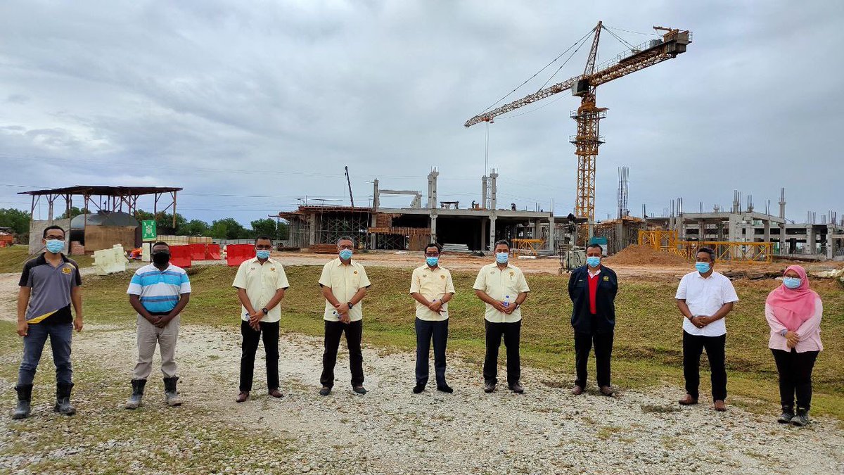 5.1.2020|Mengadakan lawatan tapak bersama Dato’ Ir. <a href="/habbali_ibrahim/">Habbali ibrahim</a> PK <a href="/JKR_CKM/">JKR CAW. KEJ. MEKANIKAL</a> ke Projek Pembinaan Hospital Parit Buntar, Perak dan mendapatkan perkembangan status pembinaan keseluruhan

#JasaKepadaRakyat

 <a href="/norhishaml/">esham BBK1 Putrajaya</a> <a href="/azmiasif3/">Azmi Asif</a> 
<a href="/Ckmprk/">JKR CKM Perak</a>